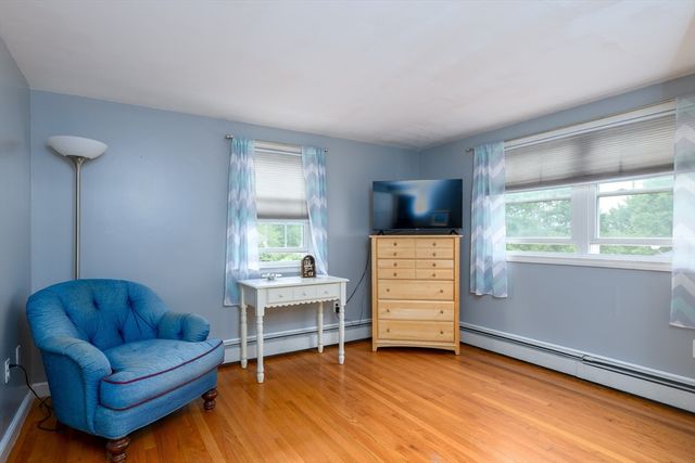 70 Sherwood Hill Dr, Holden, MA 01520