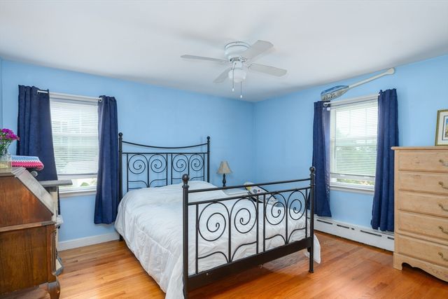 70 Sherwood Hill Dr, Holden, MA 01520
