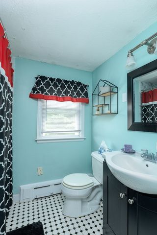 70 Sherwood Hill Dr, Holden, MA 01520