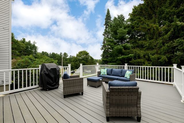 70 Sherwood Hill Dr, Holden, MA 01520