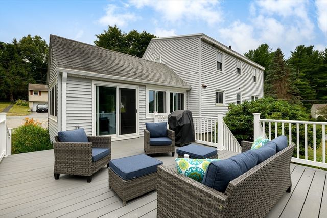 70 Sherwood Hill Dr, Holden, MA 01520