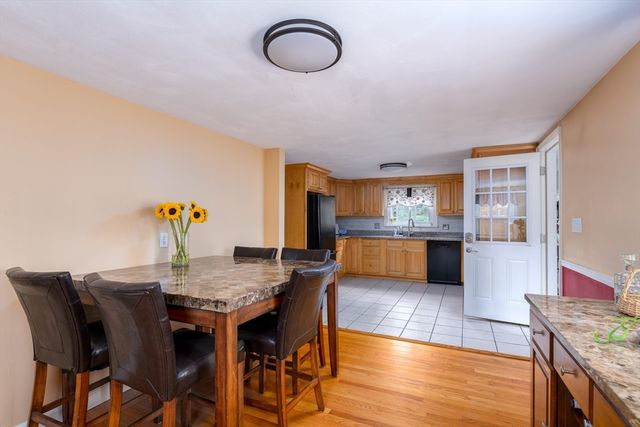 70 Sherwood Hill Dr, Holden, MA 01520
