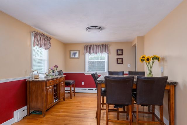 70 Sherwood Hill Dr, Holden, MA 01520