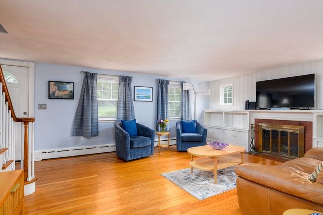 70 Sherwood Hill Dr, Holden, MA 01520