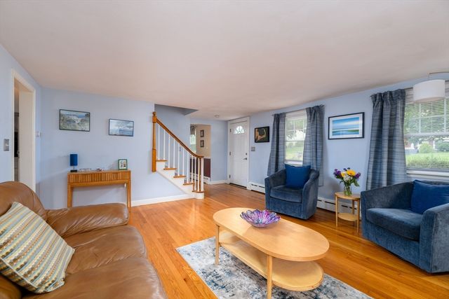 70 Sherwood Hill Dr, Holden, MA 01520
