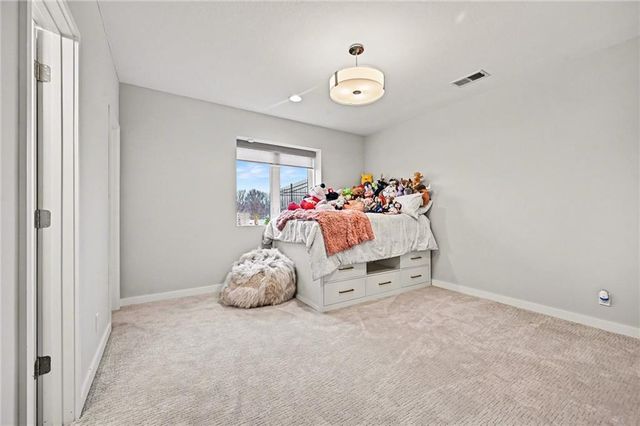 14251 Cattle Ranch Drive, Smithville, MO 64089