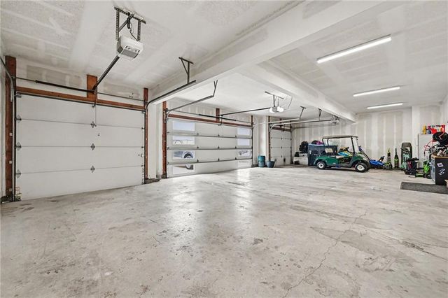14251 Cattle Ranch Drive, Smithville, MO 64089