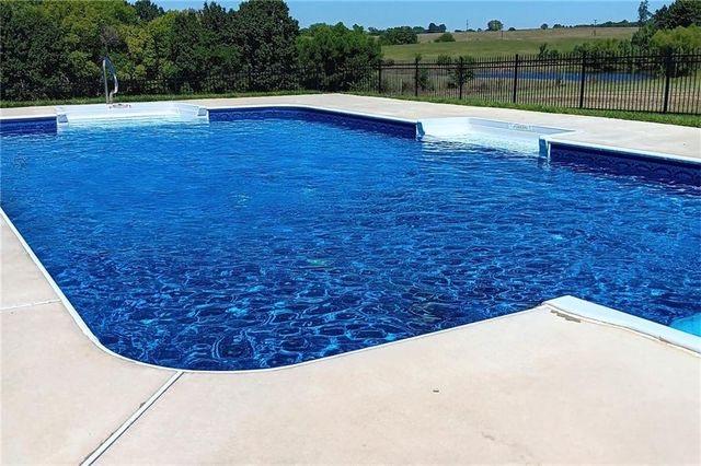 14251 Cattle Ranch Drive, Smithville, MO 64089