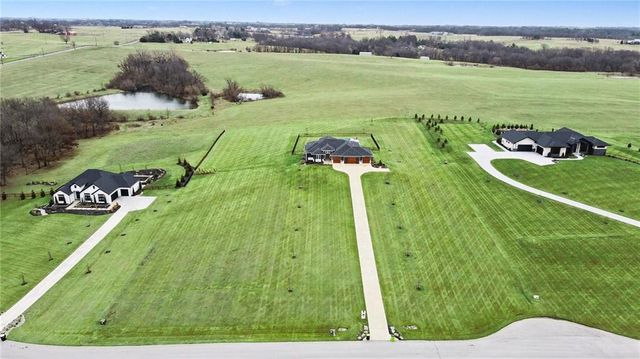 14251 Cattle Ranch Drive, Smithville, MO 64089