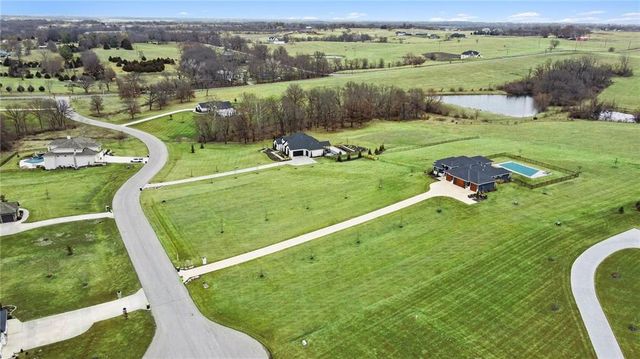 14251 Cattle Ranch Drive, Smithville, MO 64089
