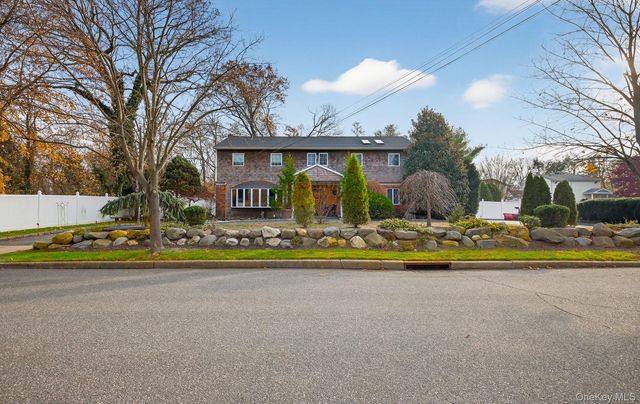 110 Florida Avenue, Commack, NY 11725