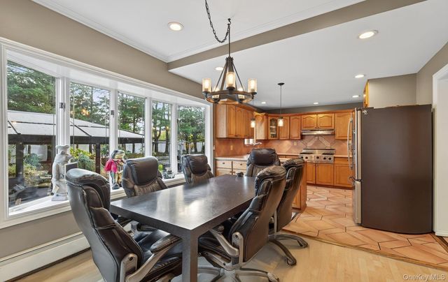 110 Florida Avenue, Commack, NY 11725