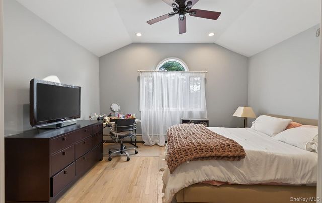 110 Florida Avenue, Commack, NY 11725