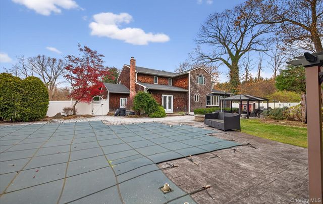 110 Florida Avenue, Commack, NY 11725