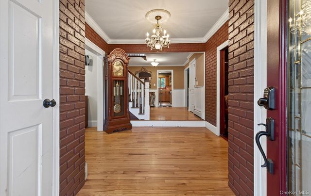 110 Florida Avenue, Commack, NY 11725