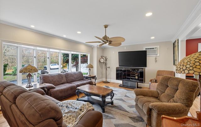 110 Florida Avenue, Commack, NY 11725