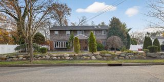 110 Florida Avenue, Commack, NY 11725