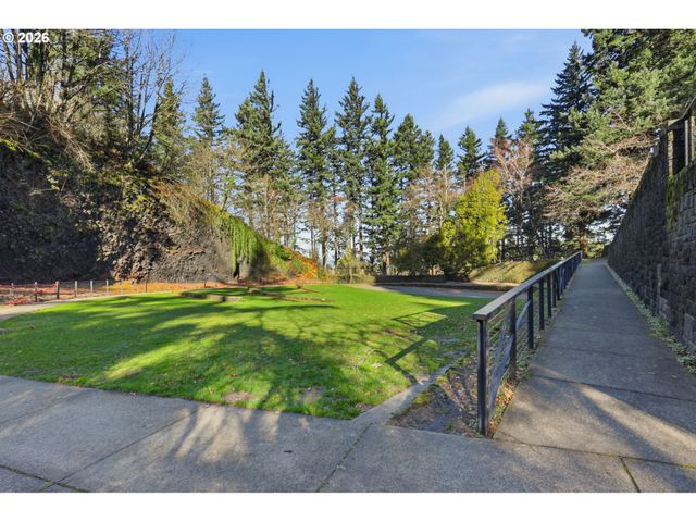 25 Se 76TH Ave, Portland, OR 97215
