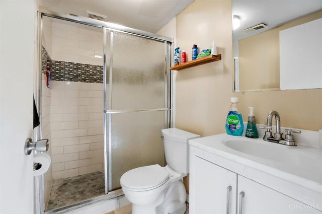 5301 Leon Ct, Green Twp, OH 45238