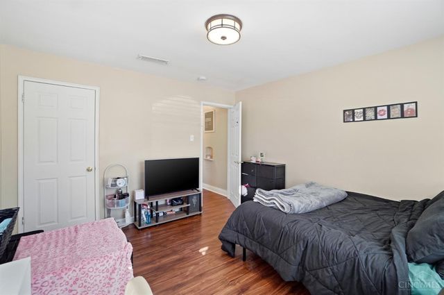 5301 Leon Ct, Green Twp, OH 45238