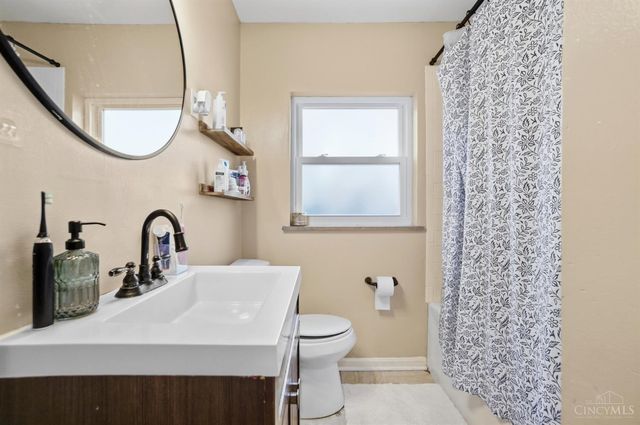 5301 Leon Ct, Green Twp, OH 45238