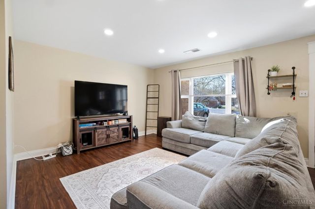 5301 Leon Ct, Green Twp, OH 45238