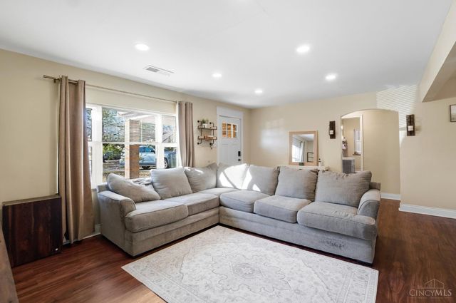 5301 Leon Ct, Green Twp, OH 45238