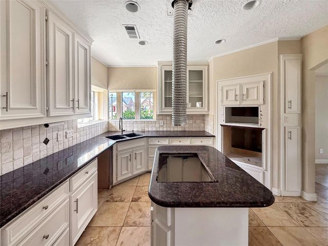 3310 Country Club Boulevard, Stafford, TX 77477