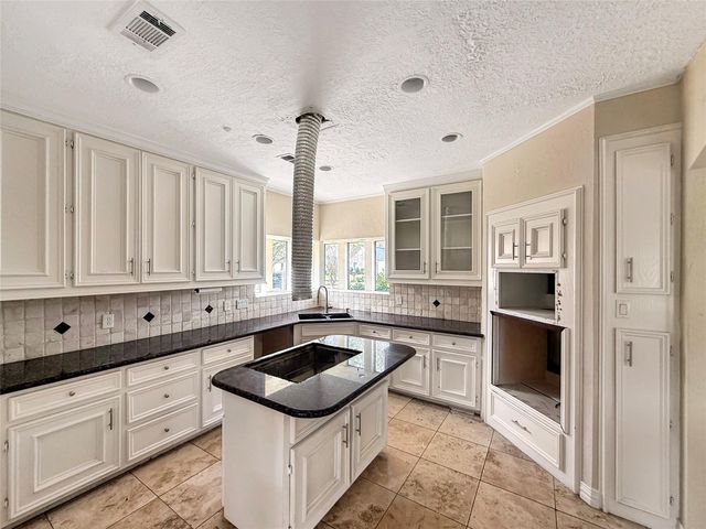 3310 Country Club Boulevard, Stafford, TX 77477