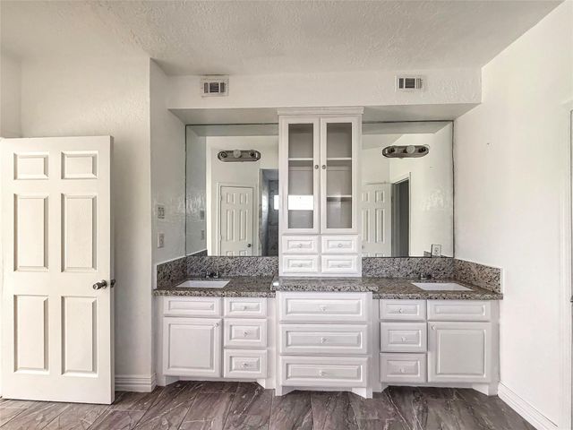 3310 Country Club Boulevard, Stafford, TX 77477