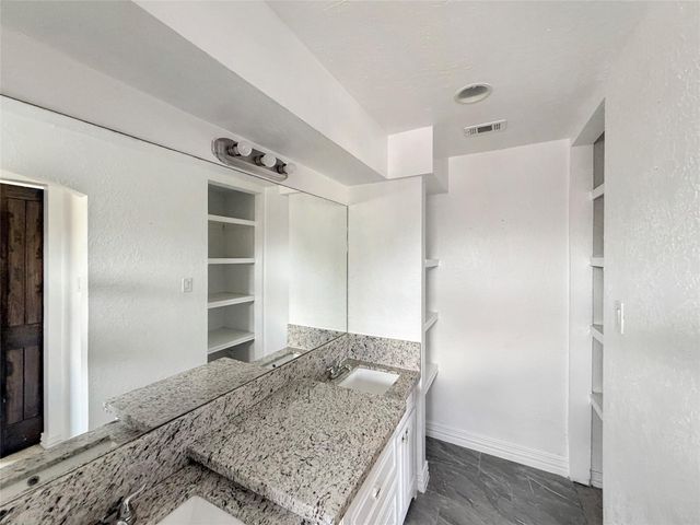 3310 Country Club Boulevard, Stafford, TX 77477