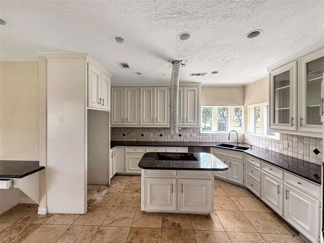 3310 Country Club Boulevard, Stafford, TX 77477