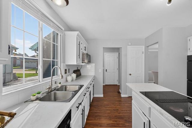 13023 Walnutway Manor, St Louis, MO 63146