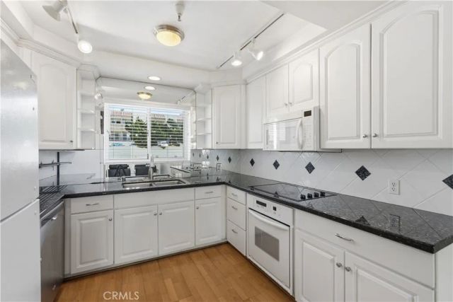 29641 S Western South 211, Rancho Palos Verdes, CA 90275