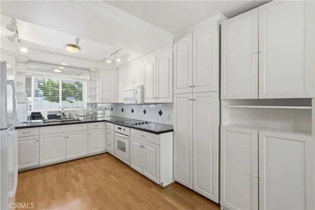 29641 S Western South 211, Rancho Palos Verdes, CA 90275