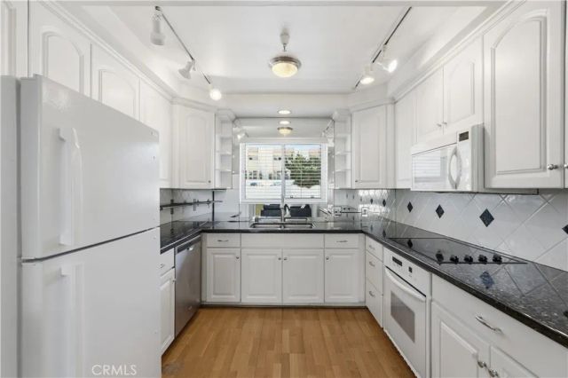 29641 S Western South 211, Rancho Palos Verdes, CA 90275