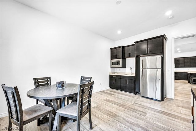 64 Reverie Heights Avenue, Henderson, NV 89011