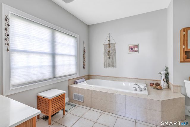 69 Jasmine Circle 69, Milford, CT 06461