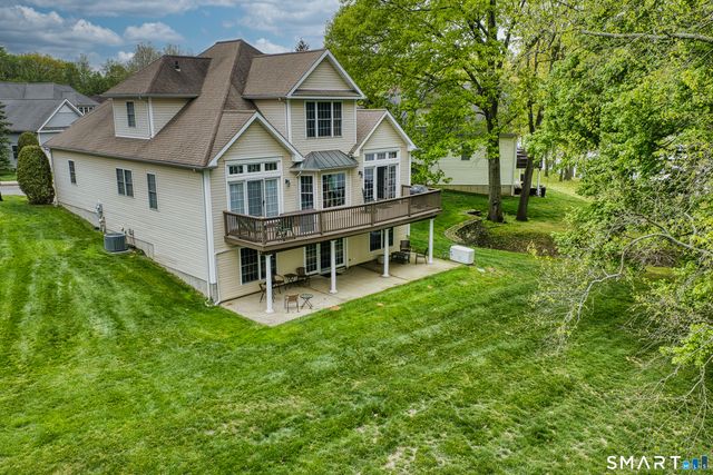 69 Jasmine Circle 69, Milford, CT 06461