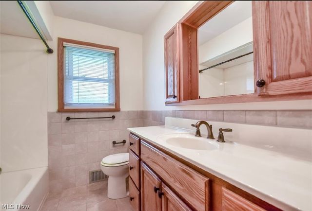 6680 Glenella Drive, Seven Hills, OH 44131