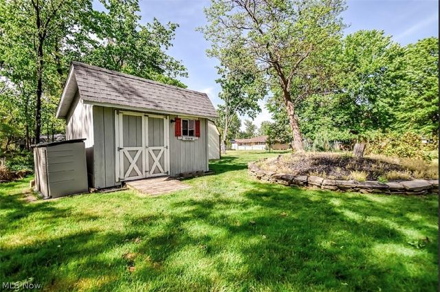 6680 Glenella Drive, Seven Hills, OH 44131