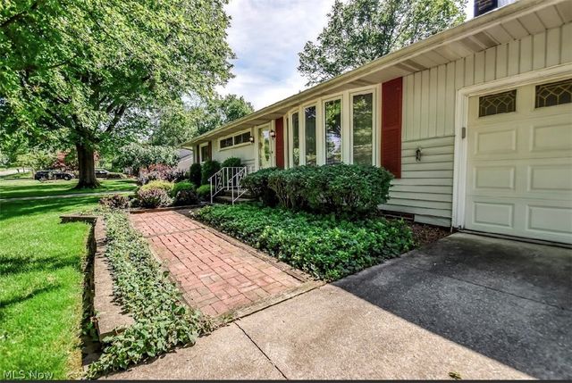 6680 Glenella Drive, Seven Hills, OH 44131
