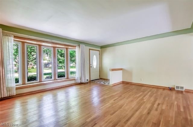 6680 Glenella Drive, Seven Hills, OH 44131