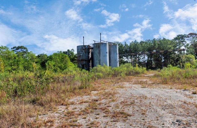000 W Wallisville Road, Highlands, TX 77562