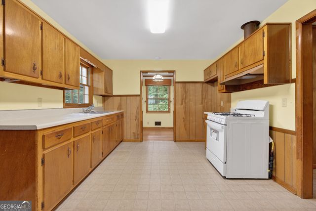 442 Stonewood Drive, Stone Mountain, GA 30087