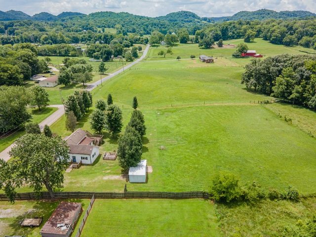 1625 Fishing Ford Rd, Belfast, TN 37019