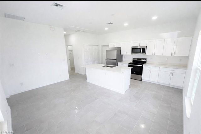 857 Bently ST E, Lehigh Acres, FL 33974