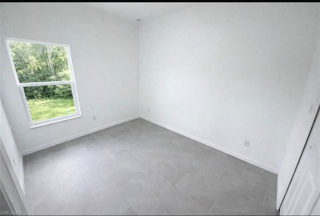 857 Bently ST E, Lehigh Acres, FL 33974