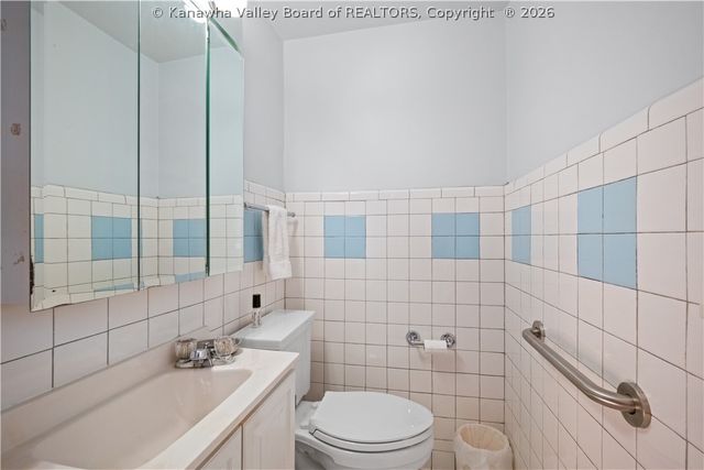 1 Barnes Place, Charleston, WV 25314