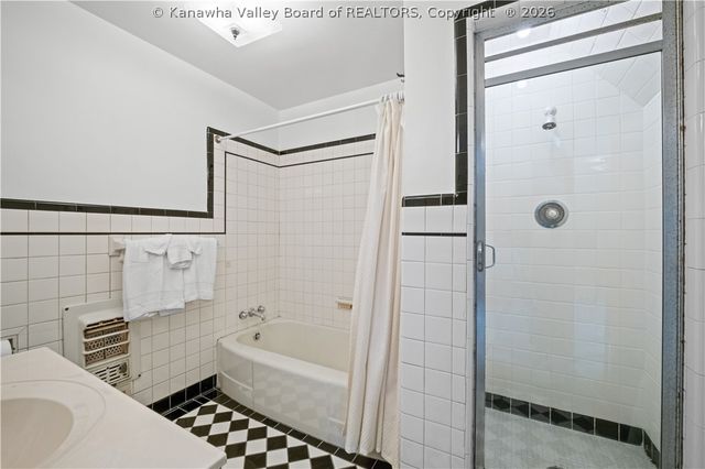 1 Barnes Place, Charleston, WV 25314
